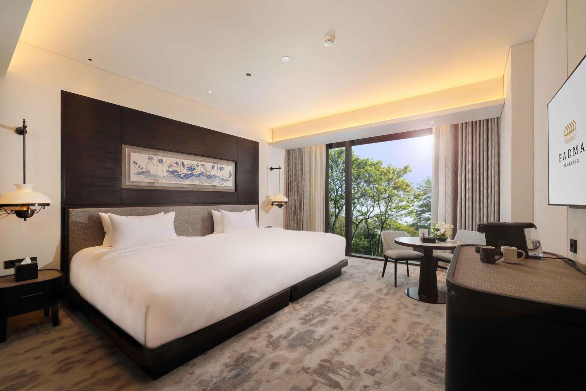 Padma Hotel Semarang Exterior photo
